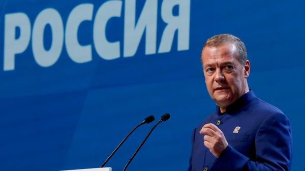 Зампред Совбеза РФ, председатель партии Единая Россия Дмитрий Медведев выступает на пленарном заседании (9 июня 2026). Москвa - Sputnik Армения