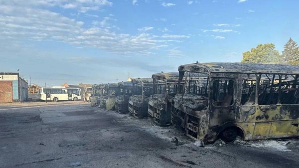 Последствия удара ВСУ по автобусному парку в Херсонской области (28 июня 2026) - Sputnik Армения