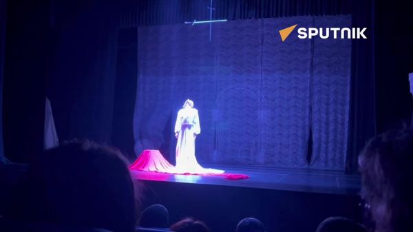 Возрождённый Степанакертский драматический представил постановку «Рузан. Дочь Арцаха» на основе пьесы армянского классика Мурацана «Рузан» - Sputnik Армения