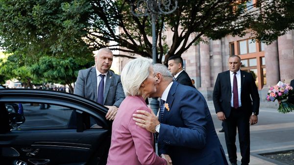 Премьер-министр Никол Пашинян встретился с председателем Европейской комиссии Урсулой фон дер Ляйен (2 июля 2026). Еревaн - Sputnik Армения