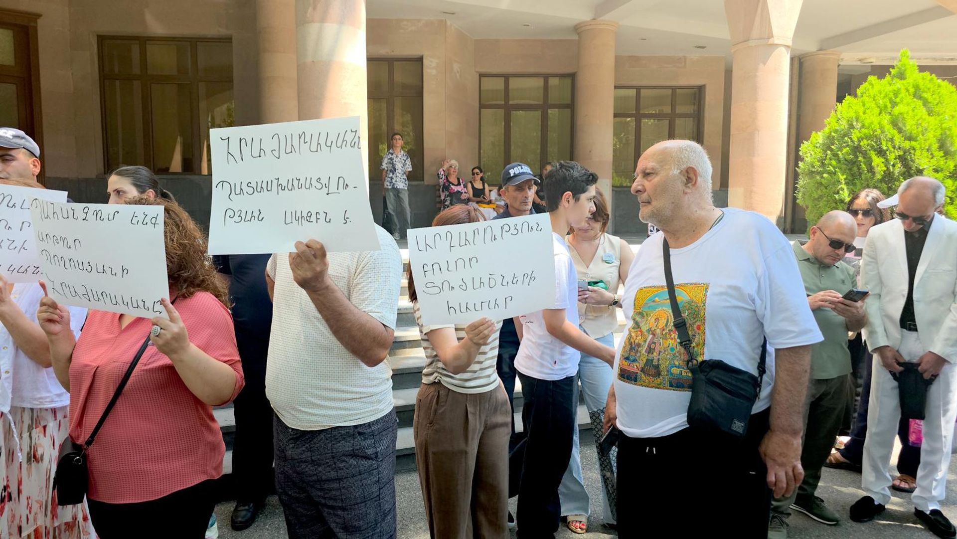 Акция протеста граждан, ставших жертвами финансового мошенничества (3 июля 2026). Ереван - Sputnik Армения, 1920, 03.07.2026