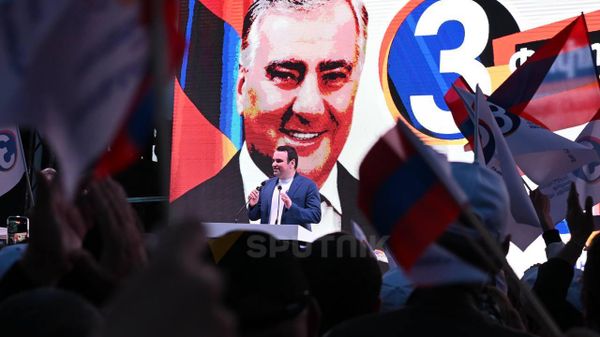 Нарек Карапетян на предвыборном митинге Сильная Армения (8 мая 2026). Еревaн - Sputnik Армения