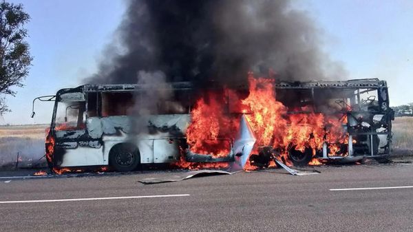 Попавший под украинский удар пассажирский автобус, следовавший по маршруту Краснодар — Мелитополь. - Sputnik Армения