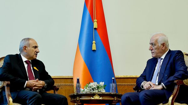 Премьер-министр Никол Пашинян встретился с президентом Ваагном Хачатуряном (8 июля 2026). Еревaн - Sputnik Армения