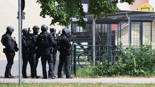 В Германии неизвестный с ножом напал на людей у гимназии в Шонгау - Sputnik Армения