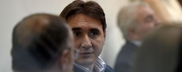 Армен Геворгян беседует с Сейраном Оганяном перед началом судебного заседания по делу 1 марта (17 сентября 2019). Еревaн - Sputnik Արմենիա