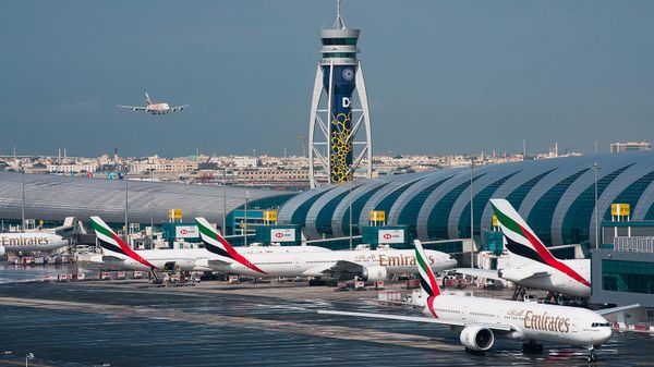 Самолет авиакомпании Emirates заходит на посадку в международном аэропорту Дубая (11 декабря 2019). ОАЭ - Sputnik Армения