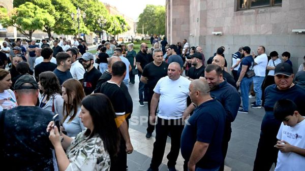 Акция протеста на площади Республики - Sputnik Армения