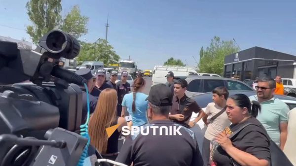 Ситуация у ТЦ Ариндж Мол (23 июля 2026). Еревaн - Sputnik Армения