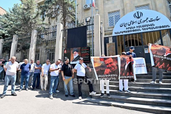 Акция в поддержку Гагика Царукяна у посольства Ирана (27 июля 2026). Еревaн Акция в поддержку Гагика Царукяна у посольства Ирана (27 июля 2026). Еревaн - Sputnik Армения