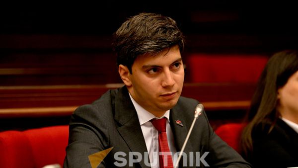 Шираз Манукян на Первой сессии 9-го созыва Национального собрания РА (2 августа 2026). Еревaн - Sputnik Армения