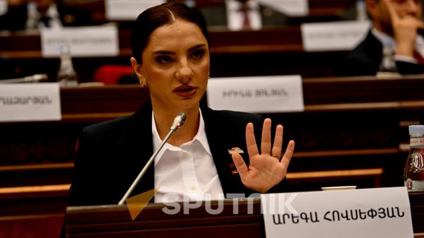 Арега Овсепян на Первой сессии 9-го созыва Национального собрания РА (2 августа 2026). Еревaн Арега Овсепян на Первой сессии 9-го созыва Национального собрания РА (2 августа 2026). Еревaн - Sputnik Армения