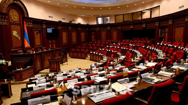 Зал Национального собрания после Первой сессии 9-го созыва Национального собрания РА (2 августа 2026). Еревaн - Sputnik Армения