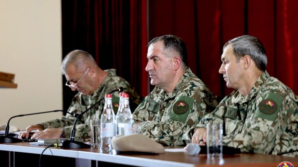 Первый замминистра обороны, начальник ГШ ВС РА Эдвард Асрян  посетил одну из воинских частей республики (5 августа 2026) - Sputnik Армения