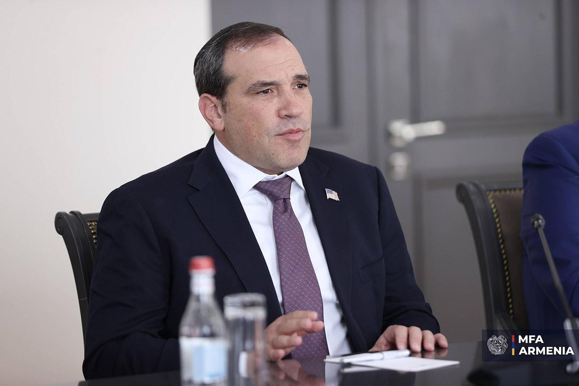 Министр иностранных дел Арарат Мирзоян принял старшего советника спецпосланника США по миротворческим миссиям Арье Лайтстоуна (5 августа 2026). Еревaн Министр иностранных дел Арарат Мирзоян принял старшего советника спецпосланника США по миротворческим миссиям Арье Лайтстоуна (5 августа 2026). Еревaн - Sputnik Армения, 1920, 05.08.2026
