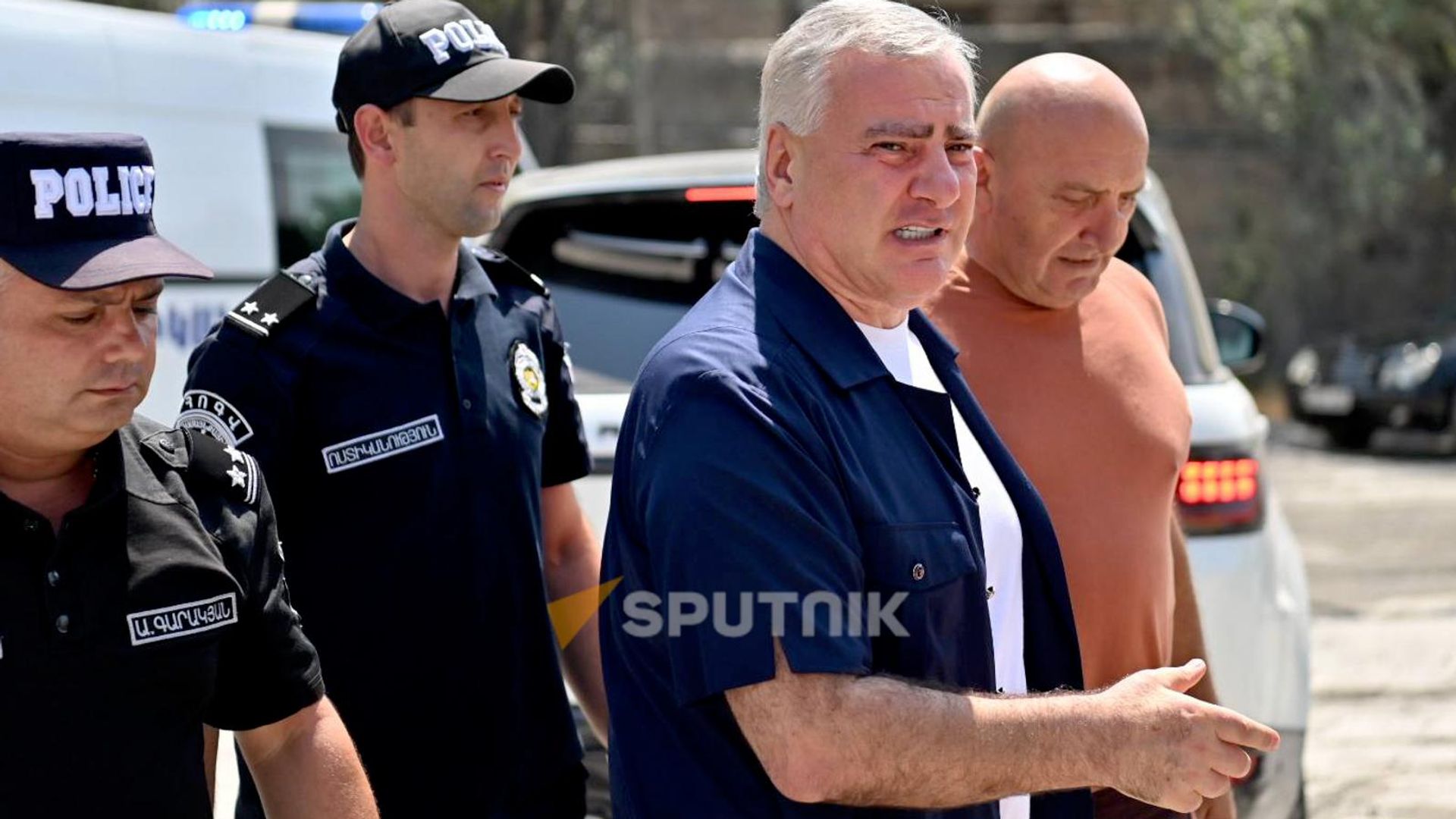 Самвел Карапетян у здания суда, где будет слушаться его дело (6 августа 2026). Еревaн Самвел Карапетян у здания суда, где будет слушаться его дело (6 августа 2026). Еревaн - Sputnik Армения, 1920, 31.08.2026