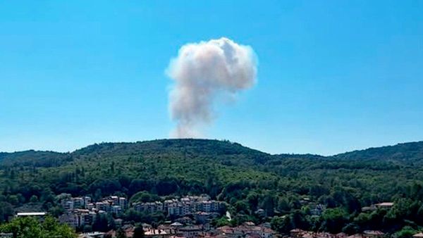 Взрыв на складе с боеприпасами оружейного завода (10 августа 2026). Болгария - Sputnik Армения