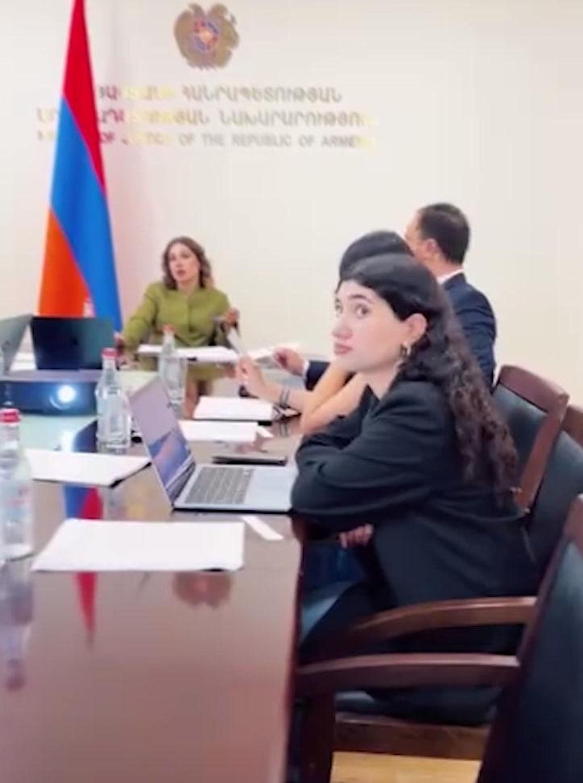 Дочь Никола Пашиняна, Шушан, на заседании министра юстиции Србуи Галян (7 августа 2026). Еревaн - Sputnik Արմենիա, 1920, 11.08.2026