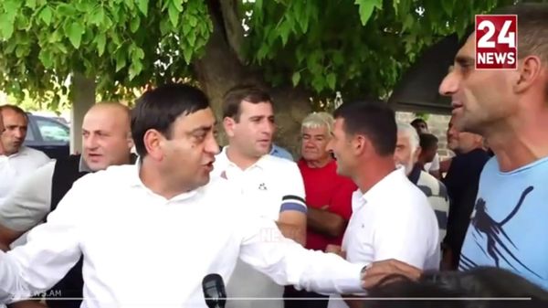 «Ո՞ւմ բերանին է օգնությունը հասել»․ Արմավիրում դեղձ արտադրողները շարունակում են բողոքել - Sputnik Արմենիա