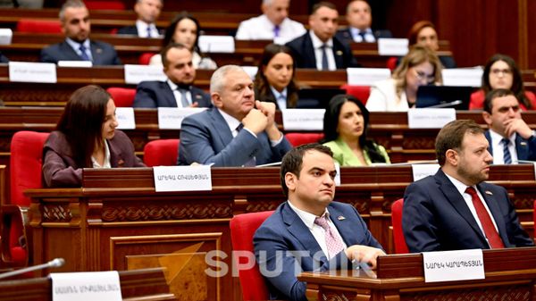 «Ուժեղ Հայաստան» խմբակցության պատգամավորները - Sputnik Արմենիա