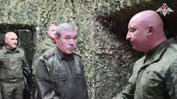 Валерий Герасимов проверил ход выполнения боевых задач соединениями и воинскими частями «Южной» группировки войск - Sputnik Армения