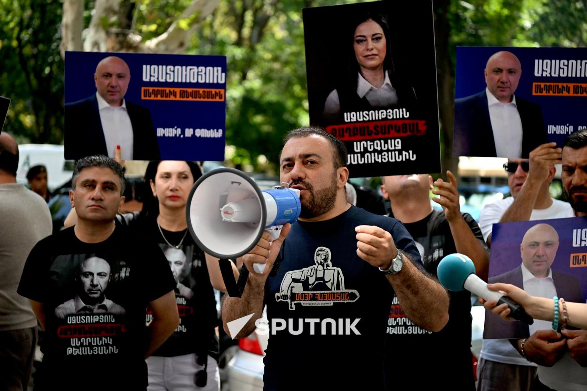 Акция протеста против политических репрессий партии Мать Армения у здания генпрокуратуры (27 августа 2026). Еревaн Акция протеста против политических репрессий партии Мать Армения у здания генпрокуратуры (27 августа 2026). Еревaн - Sputnik Արմենիա, 1920, 27.08.2026