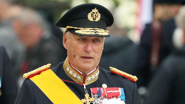 Король Норвегии Харальд V покидает собор Нотр-Дам после посещения похорон великого герцога Жана Люксембургского (4 мая 2019). Люксембург - Sputnik Армения