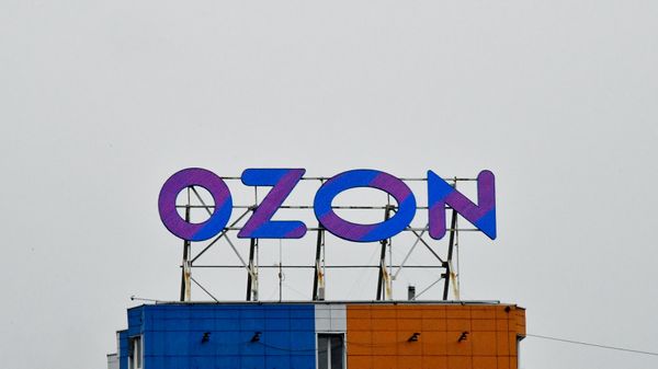 Вывеска интернет-магазина Ozon - Sputnik Армения