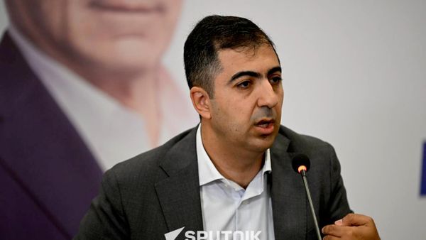 Адвокат Роберта Кочаряна Арам Орбелян во время пресс-конференции (31 августа 2026). Еревaн - Sputnik Армения