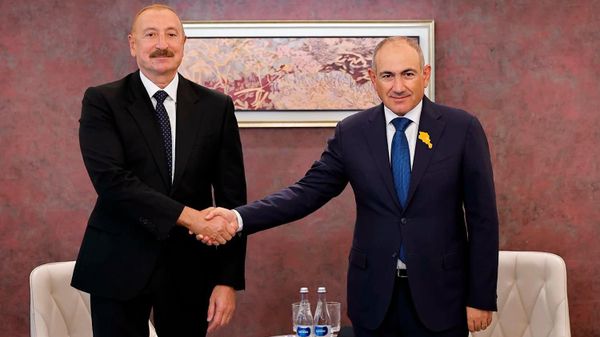 Премьер-министр Никол Пашинян встретился с президентом Азербайджана Ильхамом Алиевым (31 августа 2026). Бишкек - Sputnik Армения