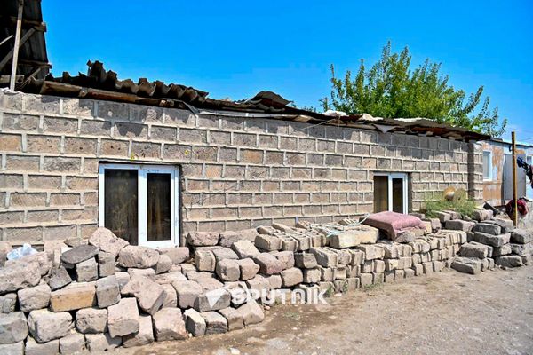 Ситуация в Шенгавите, где власти намереваются снести заселенные дома (31 августа 2026). Еревaн - Sputnik Армения