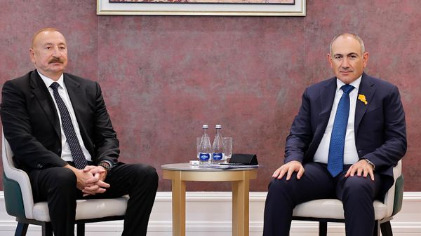 Премьер-министр Никол Пашинян встретился с президентом Азербайджана Ильхамом Алиевым (31 августа 2026). Бишкек - Sputnik Армения