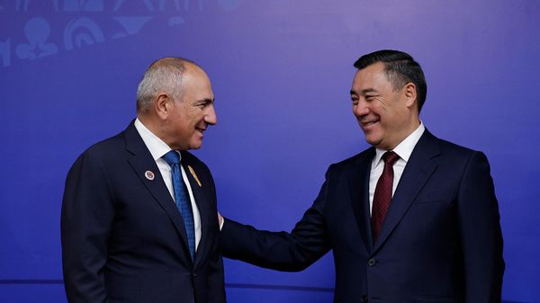 Նիկոլ Փաշինյանն ու Սադիր Ժապարովը - Sputnik Արմենիա