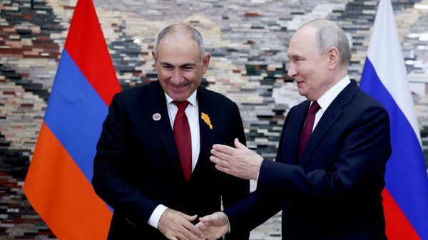 Встреча премьер-министра Никола Пашиняна и президента РФ Владимира Путина на полях саммита Шанхайской организации сотрудничества (1 сентября 2026). Бишкек - Sputnik Армения