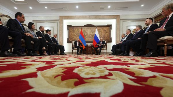 Встреча премьер-министра Никола Пашиняна и президента РФ Владимира Путина на полях саммита Шанхайской организации сотрудничества (1 сентября 2026). Бишкек - Sputnik Армения