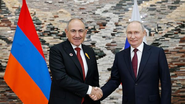 Премьер-министр Армении Никол Пашинян и президент РФ Владимир Путин - Sputnik Армения