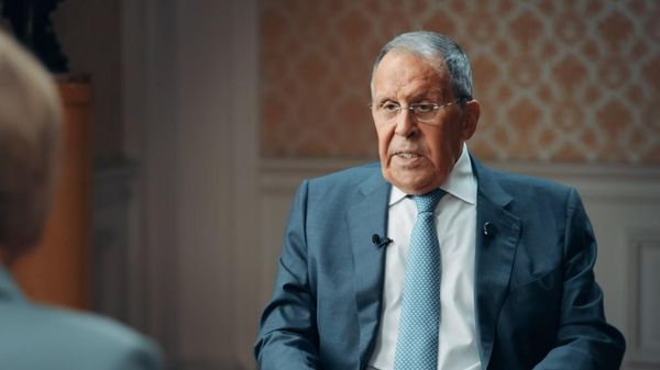 Кадр из программы на канале Сама Меньшова с главой МИД России Сергеем Лавровым - Sputnik Армения