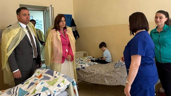Министр здравоохранения Анаит Аванесян посетила пациентов из Бюрегавана в МЦ Абовян (8 сентября 2026). Абовян - Sputnik Армения