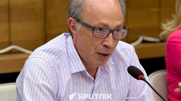 Ара Айвазян во время пресс-конференции Совета защиты Гагика Царукяна и других политзаключенных (10 сентября 2026). Еревaн - Sputnik Армения