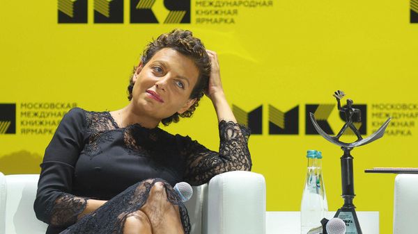 Маргарита Симоньян на презентации своего романа Непервая любовь. Исповедь горя и радости на Московской международной книжной ярмарке в Гостином дворе (6 сентября 2026). Москвa - Sputnik Армения