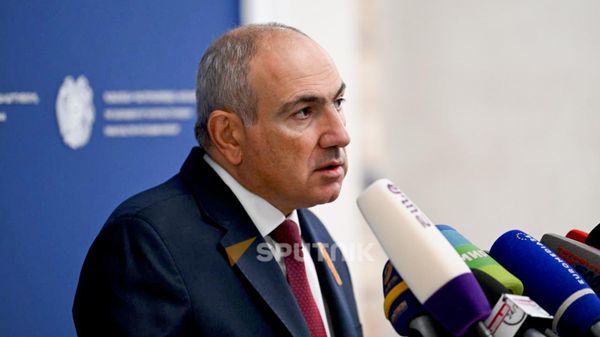 Премьер-министр Никол Пашинян проводит брифинг после очередного заседания правительства (11 сентября 2026). Еревaн - Sputnik Армения
