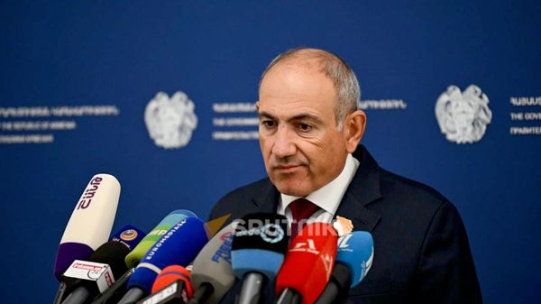 Премьер-министр Никол Пашинян проводит брифинг после очередного заседания правительства (11 сентября 2026). Еревaн - Sputnik Արմենիա