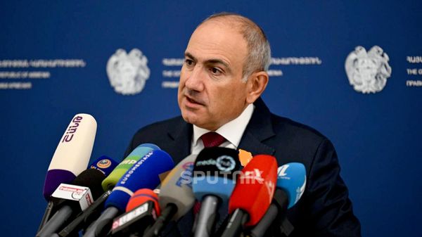 Премьер-министр Никол Пашинян проводит брифинг после очередного заседания правительства (11 сентября 2026). Еревaн - Sputnik Армения