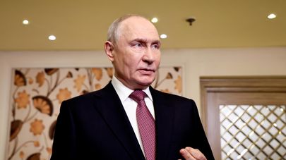 Президент РФ Владимир Путин во время подхода к прессе на полях саммита БРИКС (11 сентября 2026). Нью-Дели