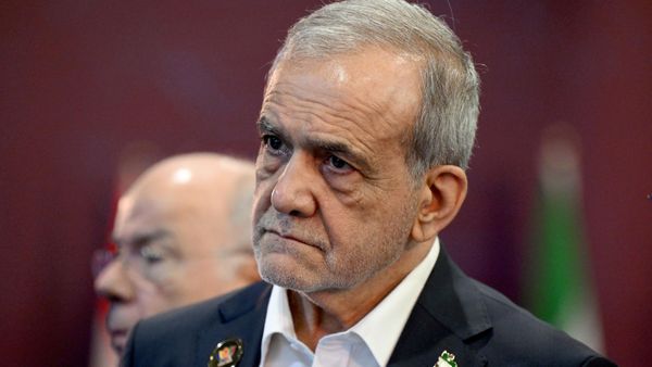 Президент Ирана Масуд Пезешкиан во время совместного посещения выставки Инновационная Индия участниками XVIII саммита БРИКС (12 сентября 2026). Нью-Дели - Sputnik Армения