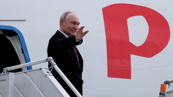 Президент РФ Владимир Путин в аэропорту Нью-Дели перед вылетом в Россию (13 сентября 2026). Нью-Дели - Sputnik Армения