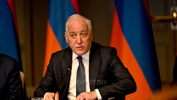 Президент Ваагн Хачатурян на ежегодном заседании Совета попечителей всеармянского фонда Айастан (15 сентября 2026). Еревaн - Sputnik Армения