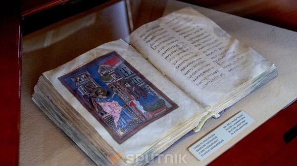 Образцы литературы на иностранных языках, представленные в музее Матенадарана. - Sputnik Արմենիա