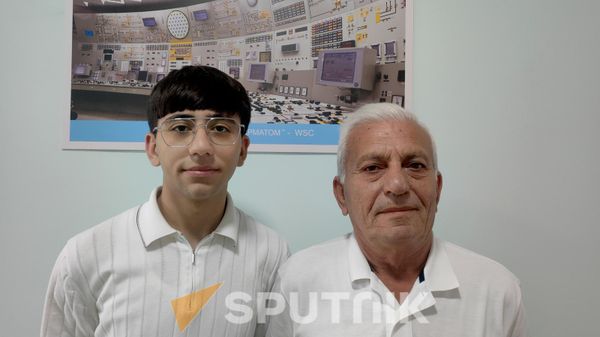 Յուրիկ Սարիբեկյանը թոռան` Յուրի Սարիբեկյանի հետ - Sputnik Արմենիա