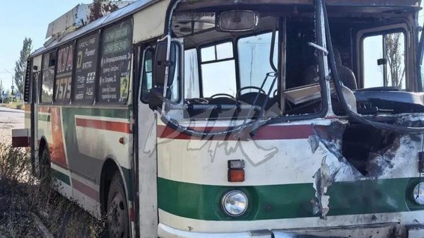 Последствия удара ВСУ по пассажирскому автобусу (19 сентября 2026). Горловка - Sputnik Армения